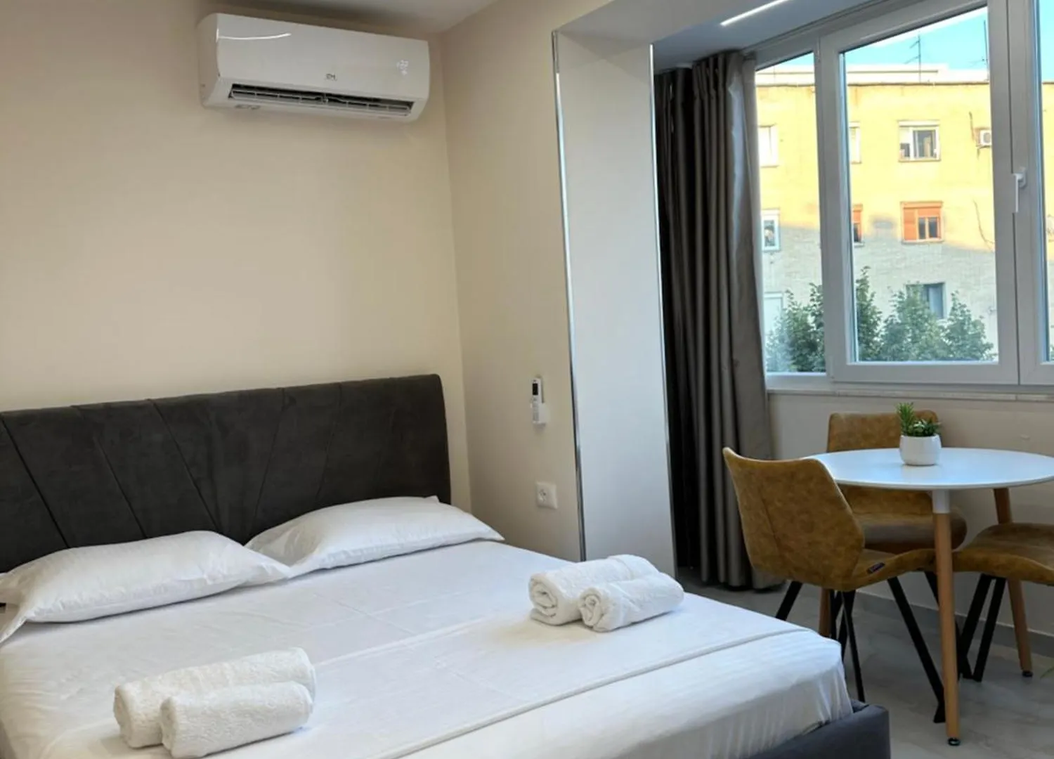 Azure Apartments 4 Tirana Albania