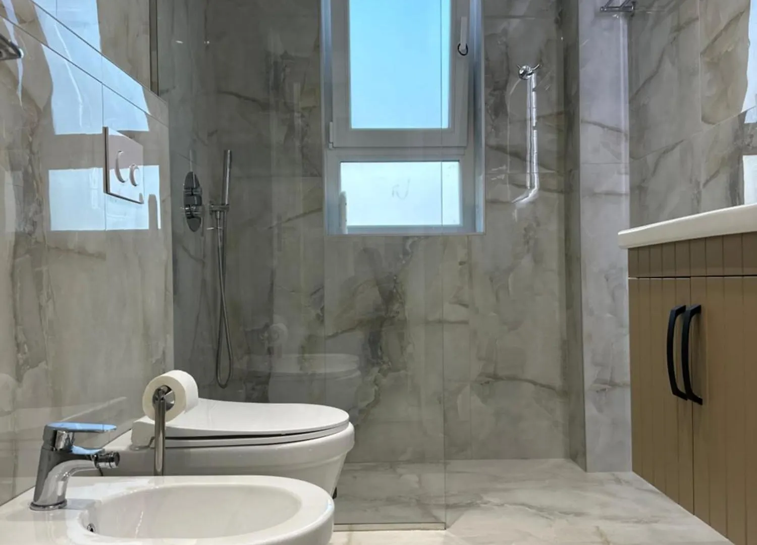 Azure Apartments 4 Тирана