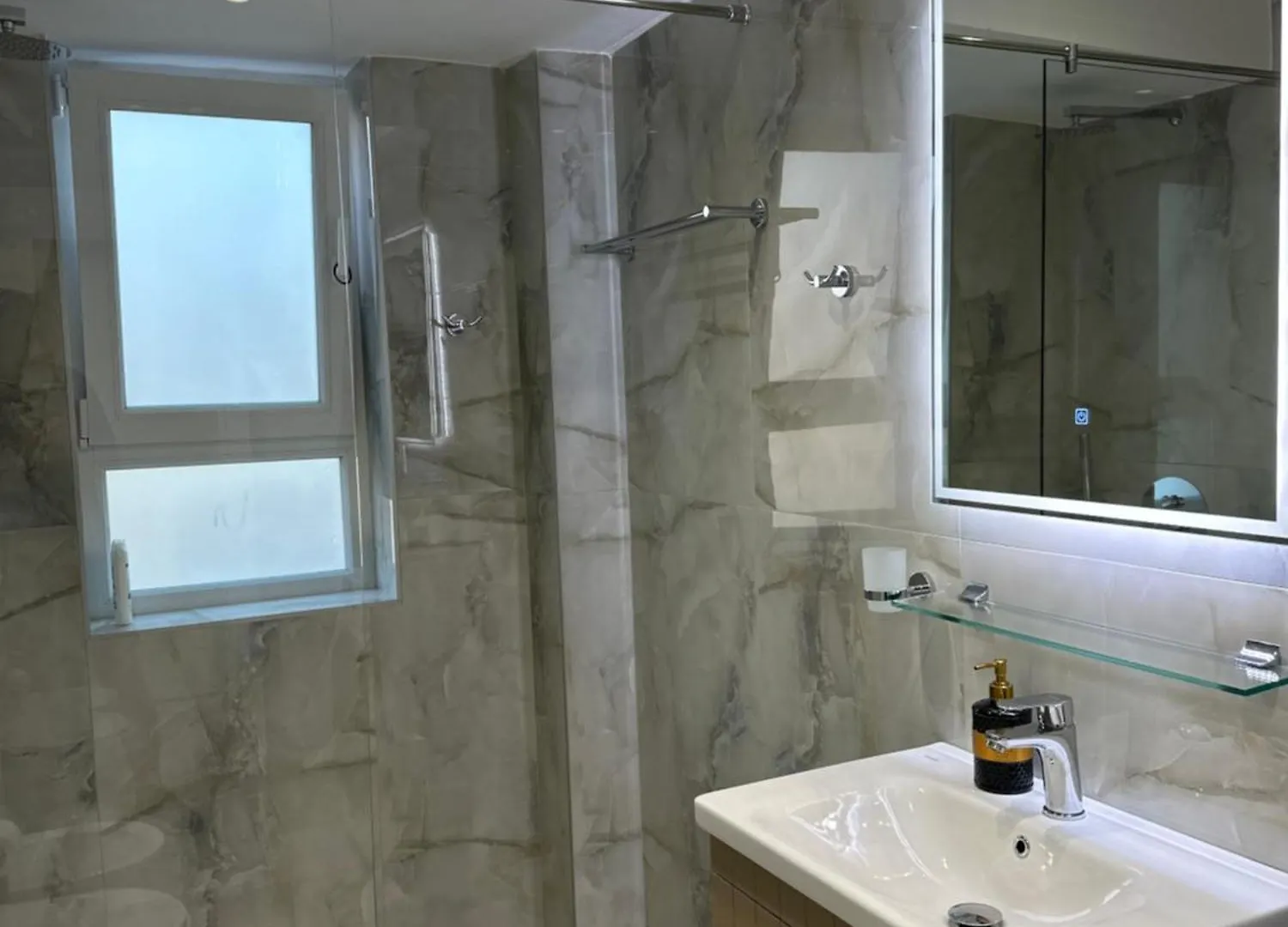 Azure Apartments 4 Тирана