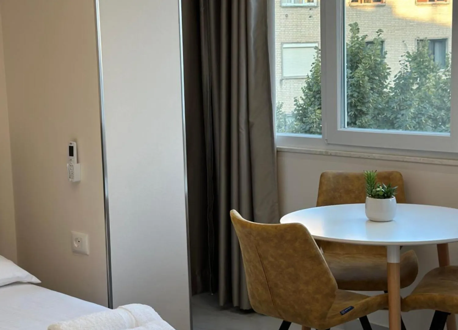 Azure Apartments 4 Тирана